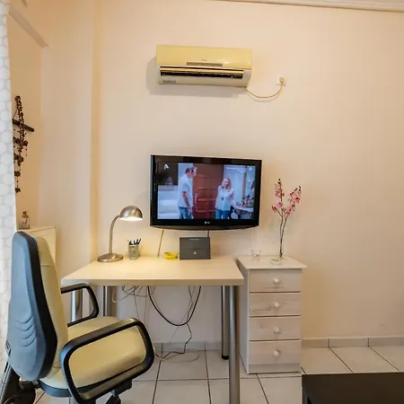 Flat In Excellent Location With Private Parking