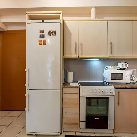 Apartment Flat In Excellent Location With Private Parking