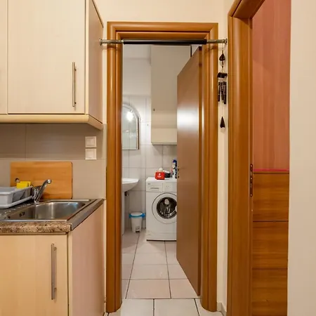 Flat In Excellent Location With Private Parking *